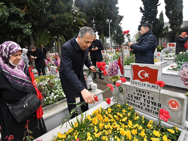 Çanakkale Şehitleri Edirnekapı Şehitliği'nde Anıldı